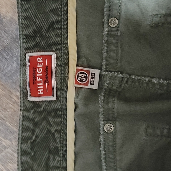 Like new Tommy Hilfiger denim men's 34 corduroy pants with vintage look frayed - Picture 6 of 16